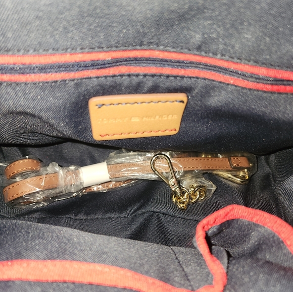 Tommy Hilfiger Turnlock Pebble Leather Colorblock Convertible Top Handle - Picture 4 of 14